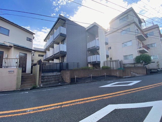 レオパレスＢ　＆　Ｒ 103号室 外観