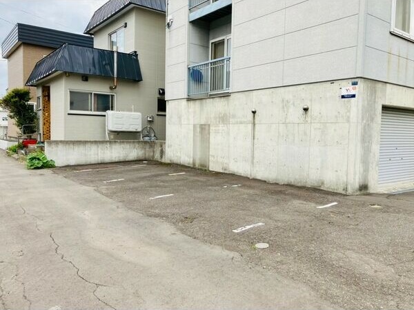 スカイハイツ北郷 駐車場