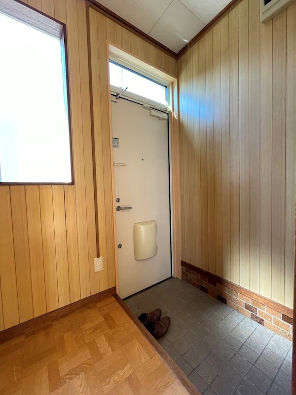 西6南27戸建貸家  玄関