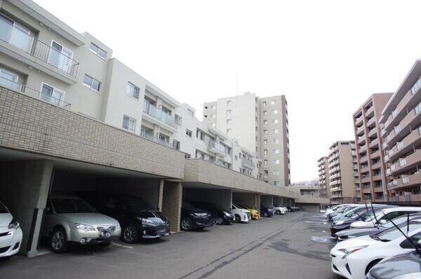 【分譲賃貸】パークホームズ真駒内泉町 駐車場