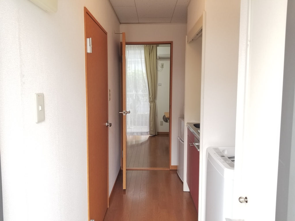 レオパレスしなのⅡ 玄関