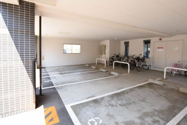 ノヴァシャトン 駐車場