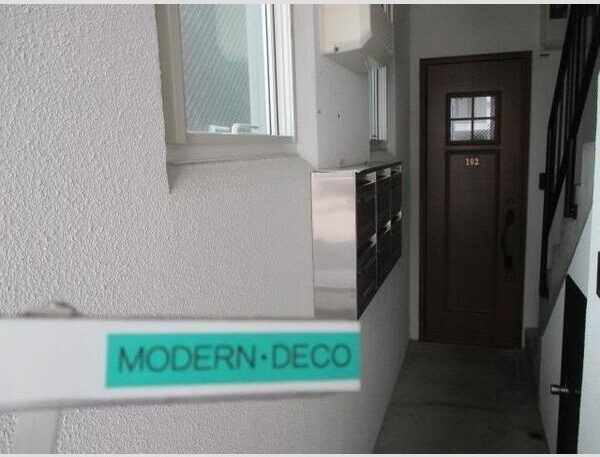 MODERN　DECO エントランス