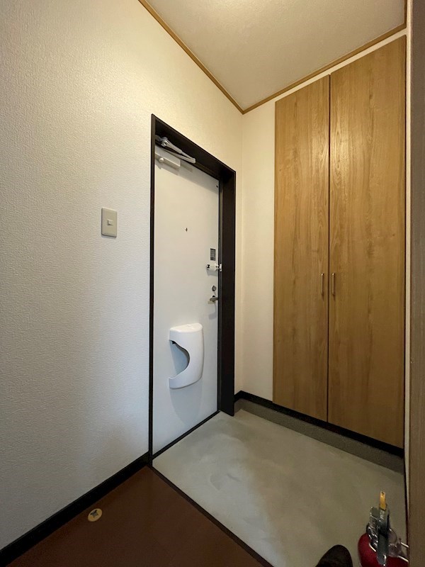 トレイブルックＫ館 玄関