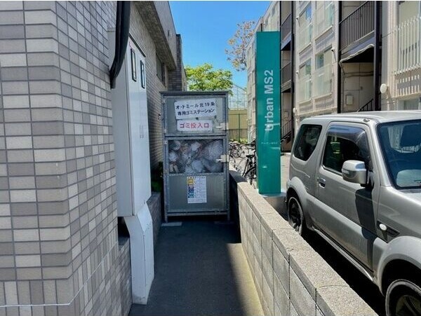 オ・ドミール北19条 駐車場