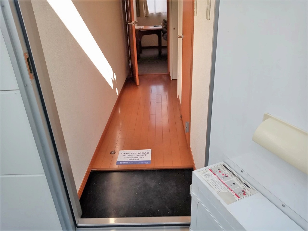 レオパレスマイルド桜町 玄関