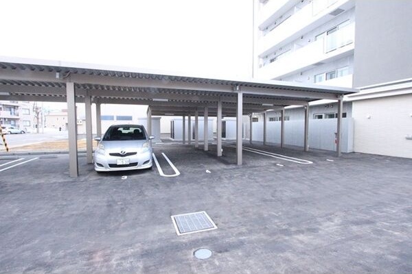 サンスクリットレジデンス北大前 駐車場
