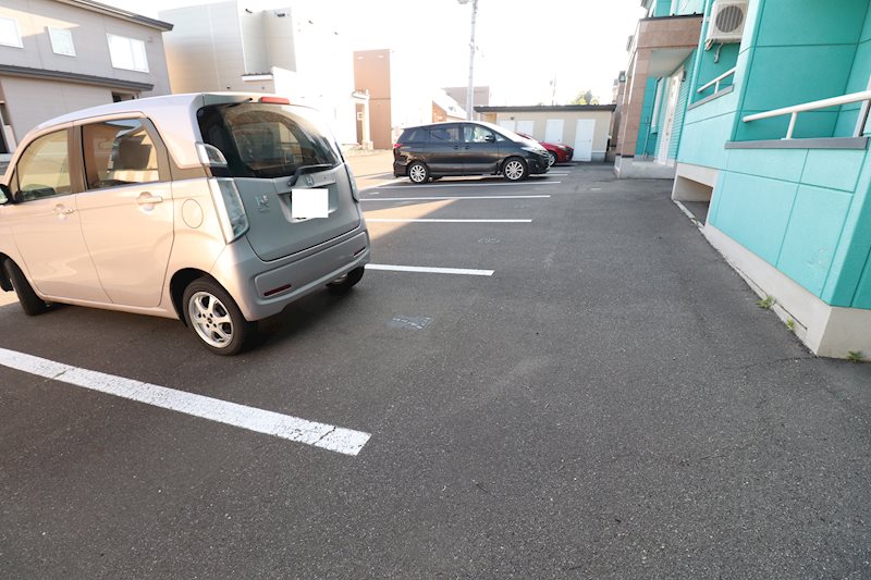 サンセミヨンＢ 駐車場