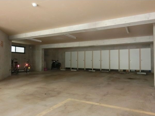 TILA元町 駐車場