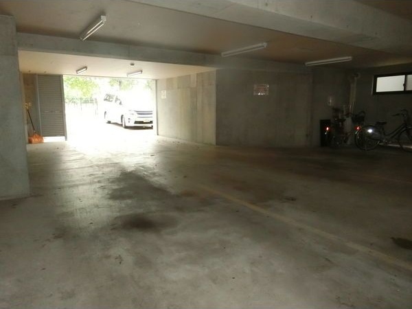 TILA元町 駐車場