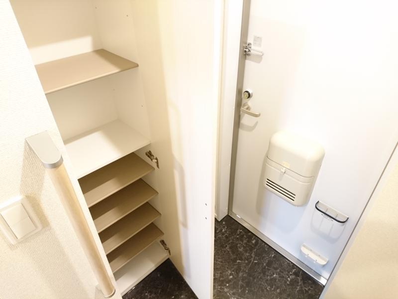 クレイノワコウサンハイツ蕨 玄関
