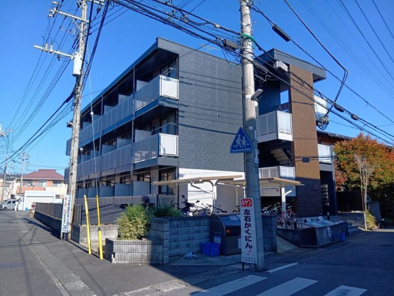 レオパレスイエルバ 外観