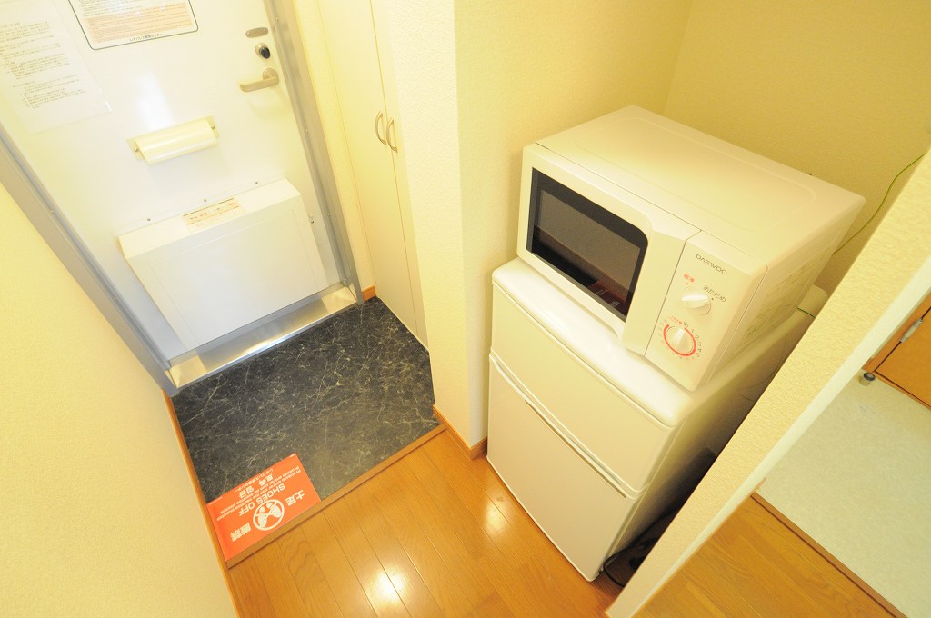 レオパレスエクレール 玄関
