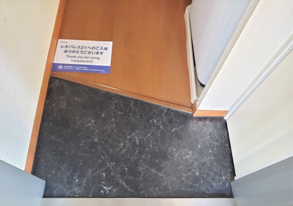 レオパレス太陽 玄関