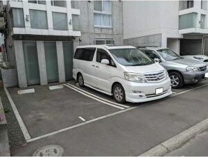 ラヴィータ美園 駐車場