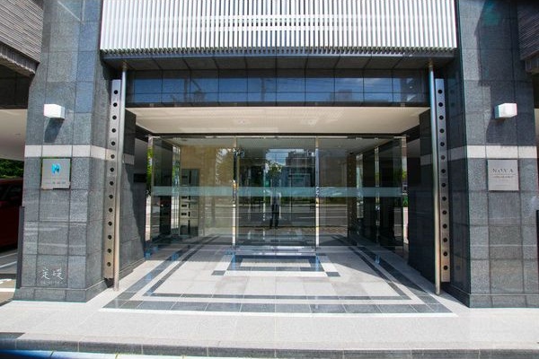 ノヴァ知事公館前 エントランス