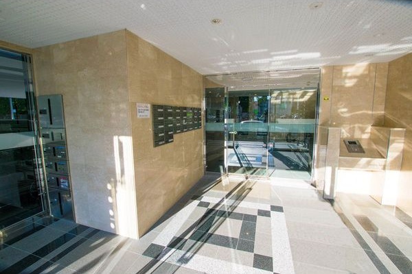 ノヴァ知事公館前 ロビー