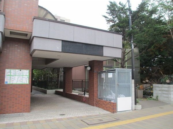 サンタの館裏参道 エントランス