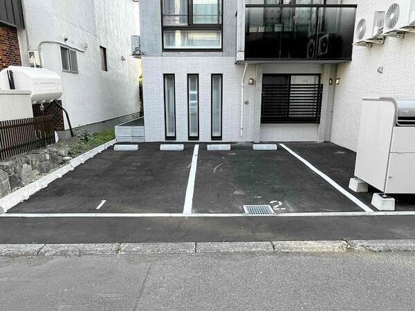 エヴァ琴似 駐車場