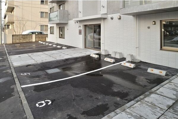 リリアムハウス 駐車場