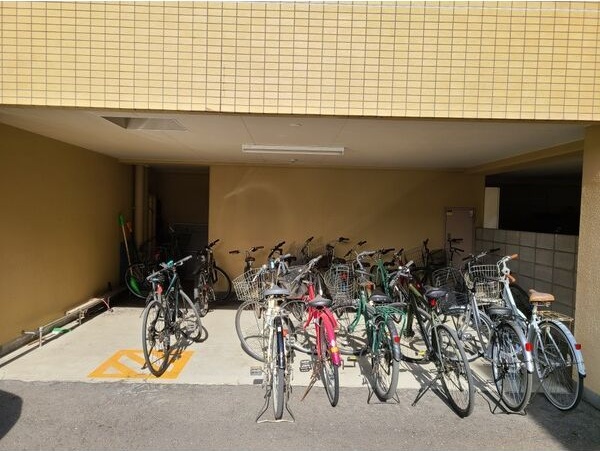 クラッセ北大通り 駐車場