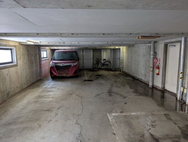 エクシード南15条 駐車場