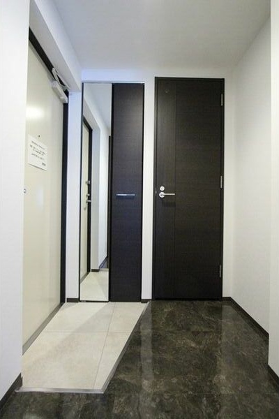 ヴォヤージュ円山 玄関