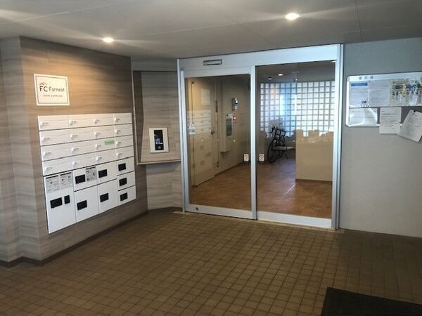 FC新札幌(旧:ヴィラ　アンエフ　セカンド) エントランス