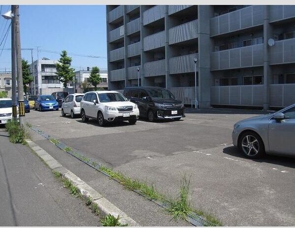 COLORE32 駐車場