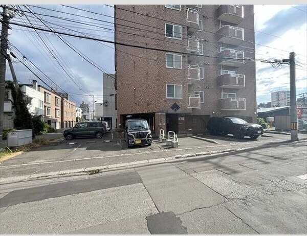 ウイング円山北町 駐車場