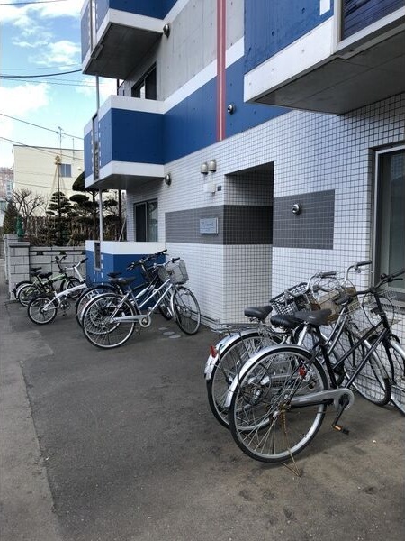 アジュール 駐車場