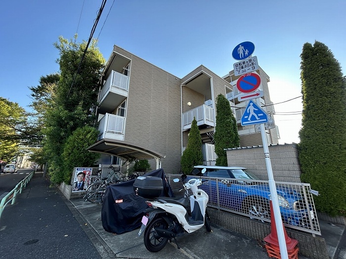 レオパレスラ　ピアンタ都立家政 外観