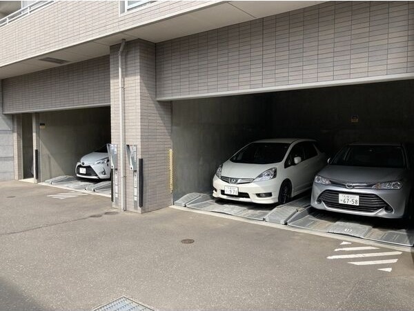 ヴォーネン円山裏参道 駐車場