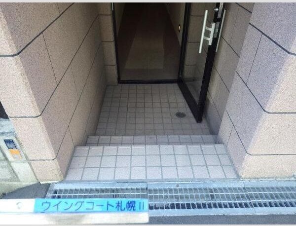 ウイングコート札幌Ⅱ エントランス