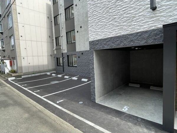 CLARICE麻生(クラリーチェアサブ) 駐車場
