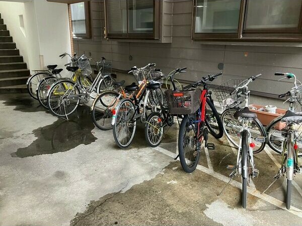 メゾン・ド・ヴィレ桑園 駐車場