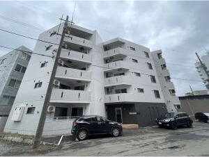 CREDIBLE(旧:AYA Casa) 駐車場