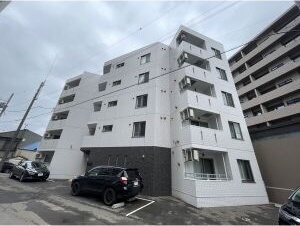 CREDIBLE(旧:AYA Casa) 駐車場