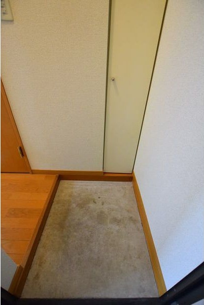 ヴェルデュール中央 玄関