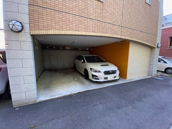 エヌズ・ホクオウ 駐車場