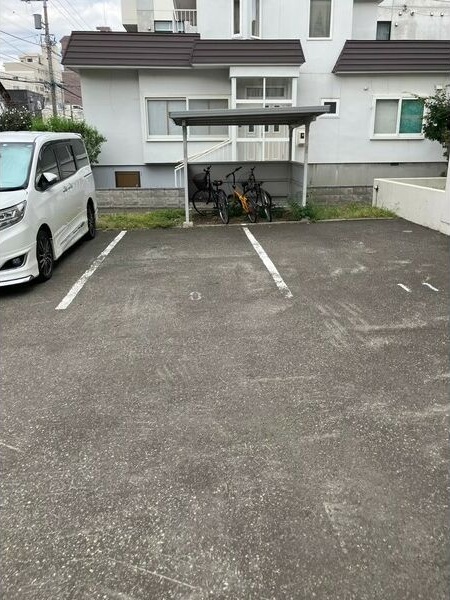 NOA美園 駐車場
