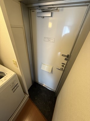 レオパレスアルファード 玄関