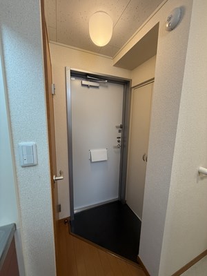 レオパレスシュガーハイム 玄関