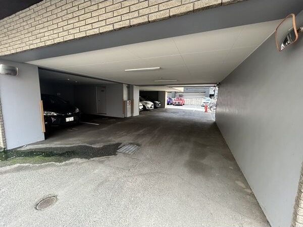 レジディア札幌駅ノース 駐車場