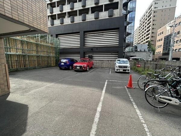 レジディア札幌駅ノース 駐車場