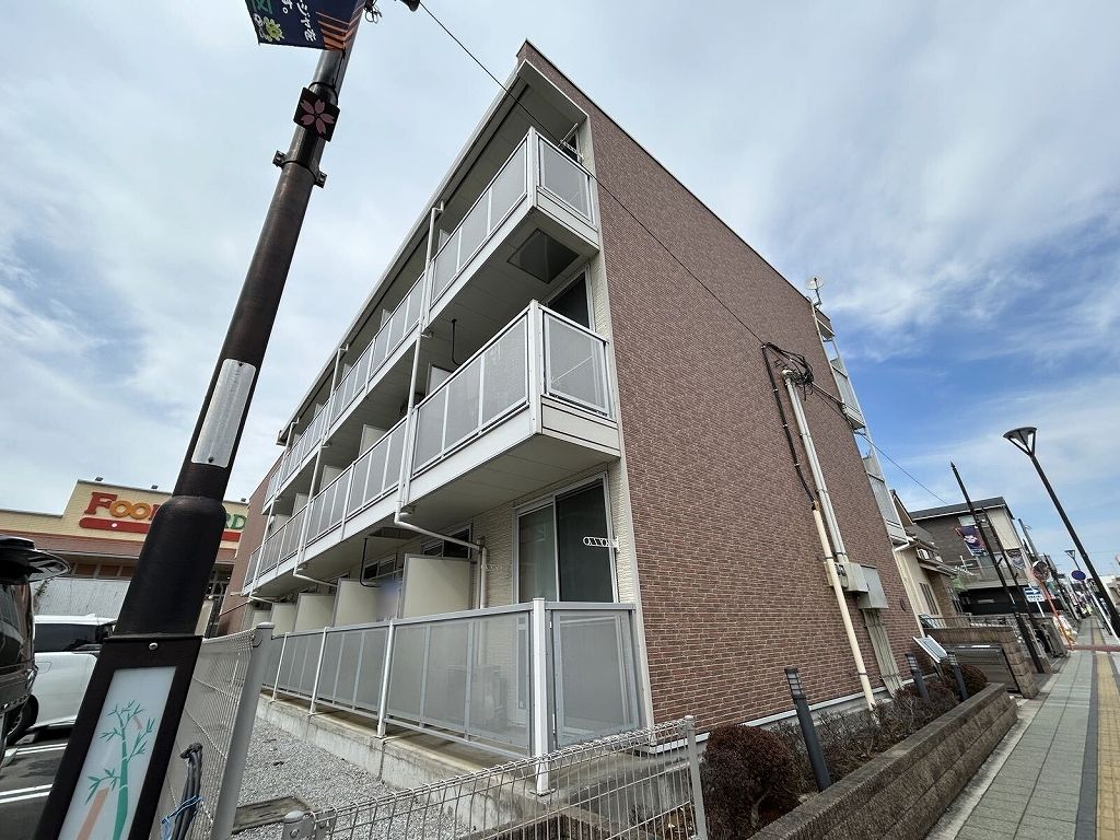 レオパレスアルテア日進 外観