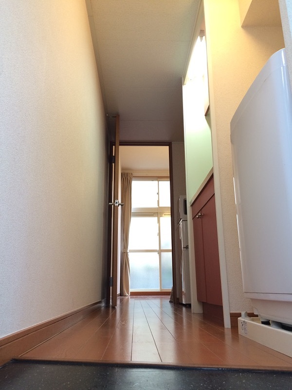 レオパレスヴェスト 玄関
