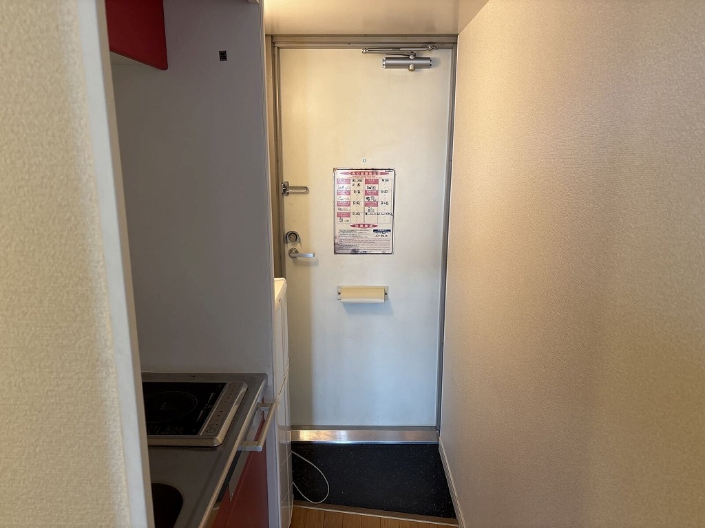 レオパレス本郷 玄関