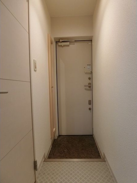アークガーデン西岡 玄関