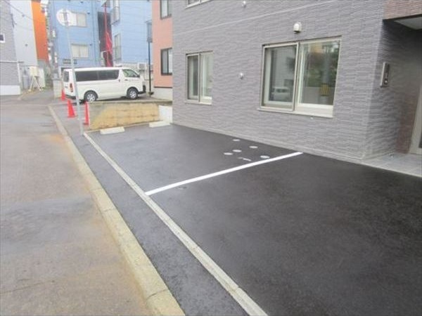 アウル(OWL) 駐車場